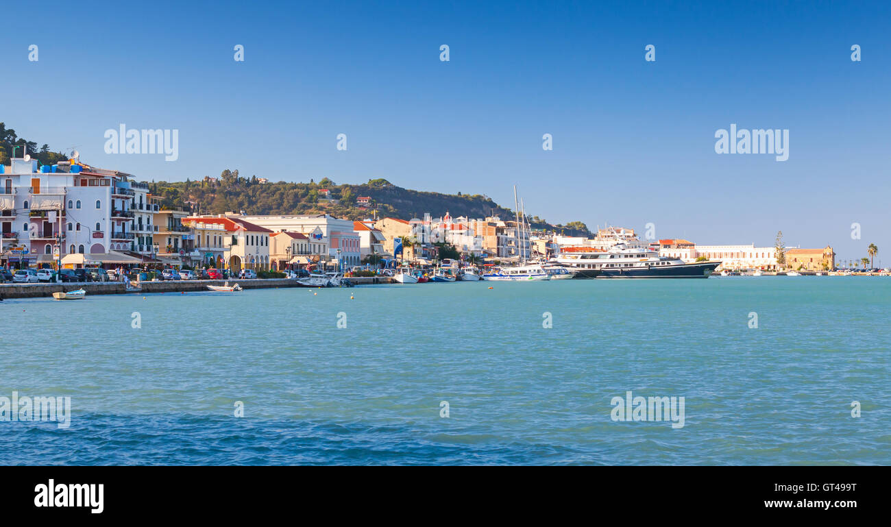 Zakynthos, Grèce - le 14 août 2016 : Skyline de Zante, île grecque dans la mer Ionienne Banque D'Images