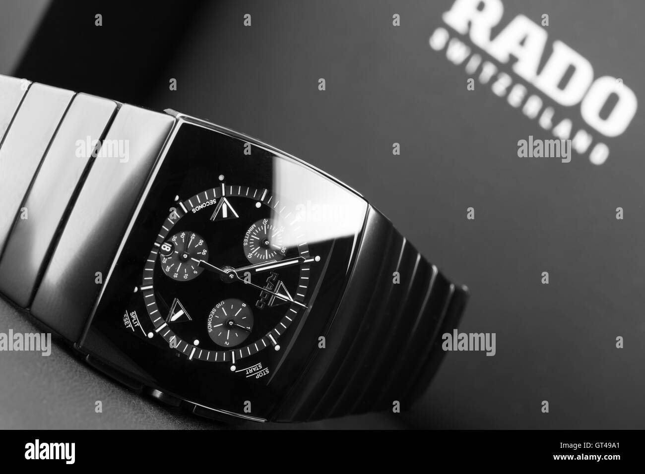 Saint-pétersbourg, Russie - le 18 juin 2015 : Rado Sintra Chrono Montre chronographe pour hommes, fait de la céramique high-tech avec sapphire gl Banque D'Images