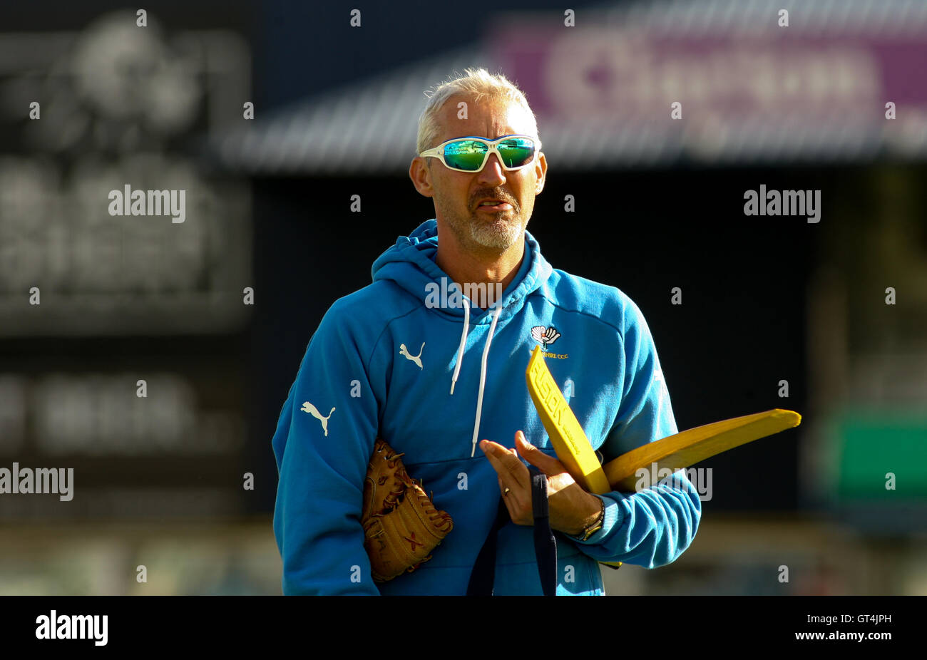 Leeds, UK. 05Th Sep 2016. Headingley Carnegie Stadium, Leeds, Royaume-Uni. Jeudi 8 septembre 2016. Jason Gillespie (XI) de l'entraîneur d'abord Yorkshire CCC au cours de la troisième journée du Championnat de Specsavers County un match entre le Yorkshire et de Durham à Headingley Carnegie Stadium. Crédit : Stephen Gaunt/Alamy Live News Banque D'Images