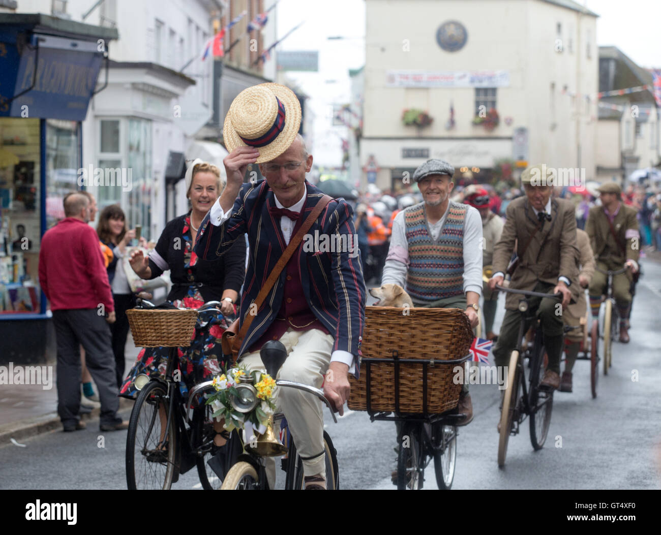 Devon, Cornwall, 9 septembre, 16 membres du vintage cyclisme Velo club 'vintage' prendre part à un lead-out ride du Tour de Grande-Bretagne, dans la phase 6 commence à Sidmouth ce matin (vendredi). Crédit photo : Tony Charnock/Alamy Live News Banque D'Images