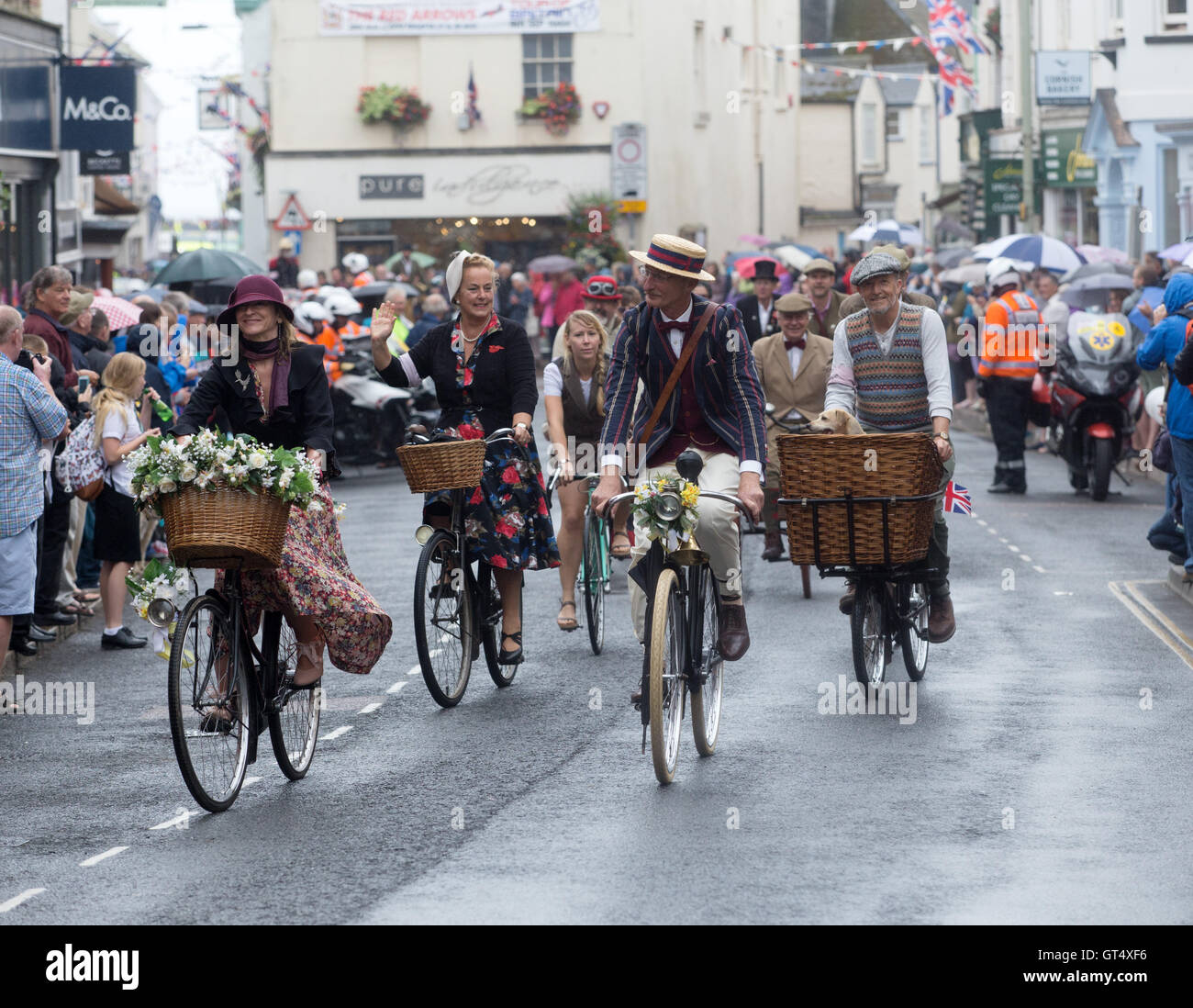 Devon, Cornwall, 9 septembre, 16 membres du vintage cyclisme Velo club 'vintage' prendre part à un lead-out ride du Tour de Grande-Bretagne, dans la phase 6 commence à Sidmouth ce matin (vendredi). Crédit photo : Tony Charnock/Alamy Live News Banque D'Images