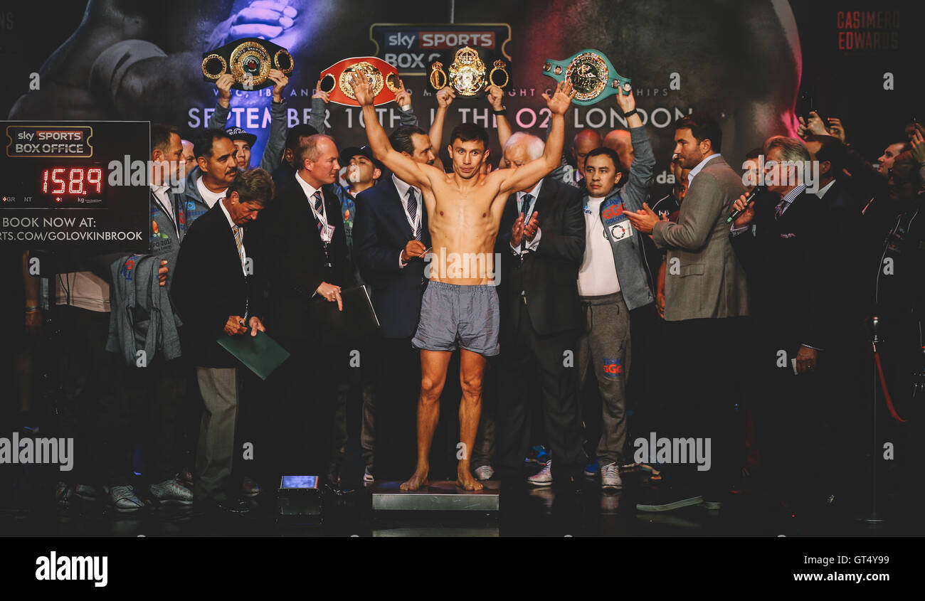 Londres, Royaume-Uni. 9 Septembre, 2016. Kell Brook et Gennady Golovkin durant la Matchroom pèsent dedans à l'O2 Arena, Londres, le 9 septembre 2016 Crédit : Scott Heavey/Alamy Live News Banque D'Images