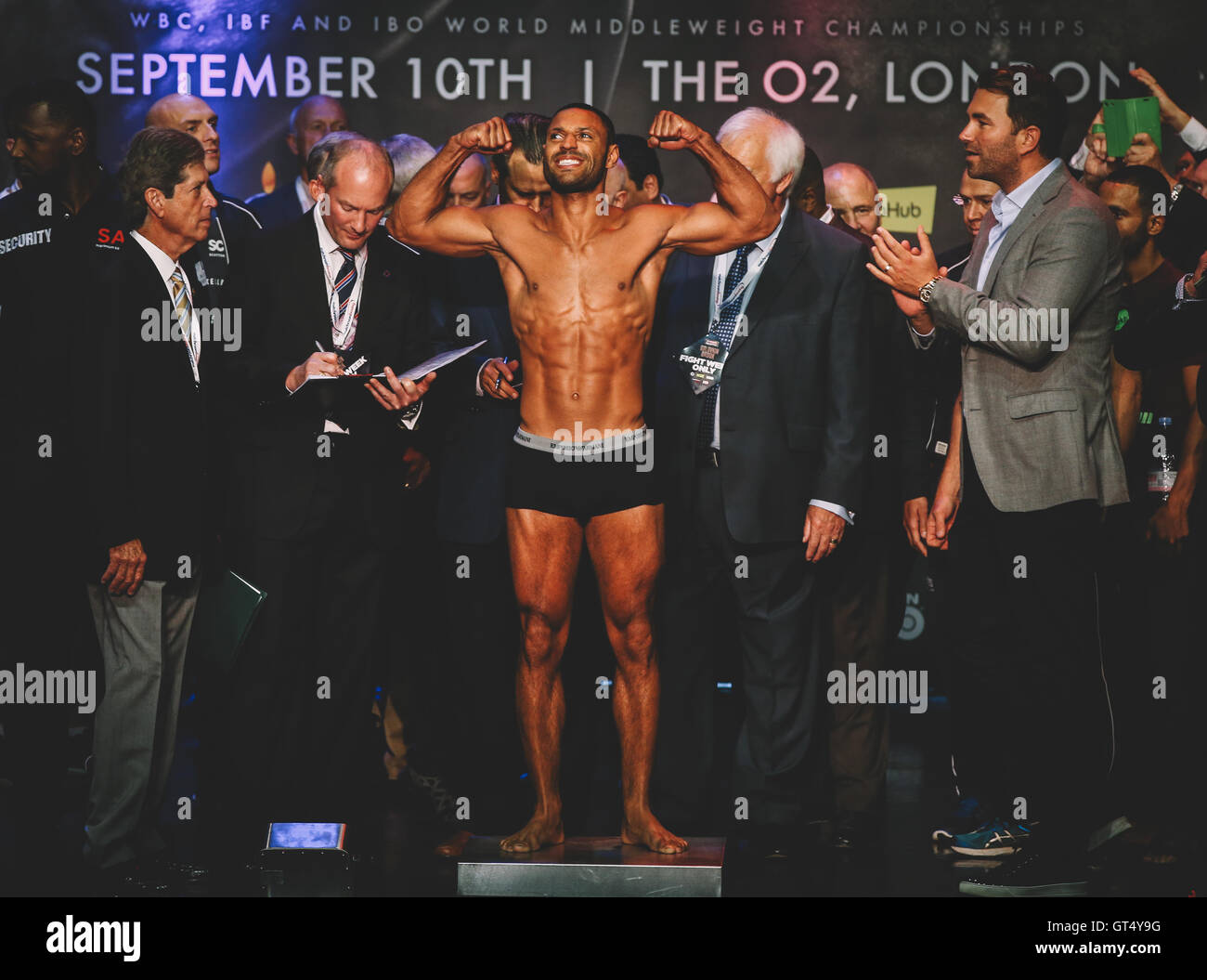 Londres, Royaume-Uni. 9 Septembre, 2016. Kell Brook et Gennady Golovkin durant la Matchroom pèsent dedans à l'O2 Arena, Londres, le 9 septembre 2016 Crédit : Scott Heavey/Alamy Live News Banque D'Images