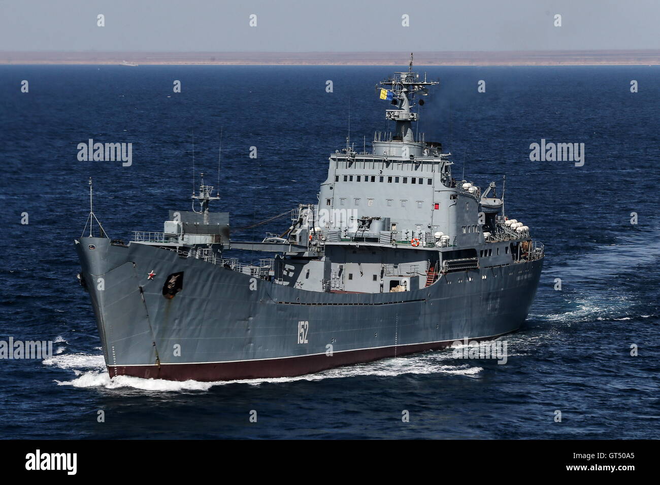 La Crimée, la Russie. Sep 9, 2016. L'Orsk grand navire de débarquement au  cours du Caucase 2016 exercices stratégiques à l'Opuk gamme de District  militaire méridionale de la Russie. Crédit : Sergei