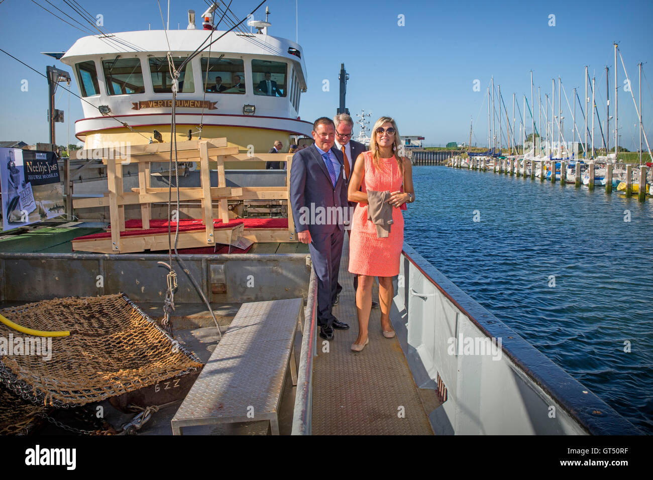 La Zélande, aux Pays-Bas. 9 Septembre, 2016. Reine Maxima des Pays-Bas visite Zierikzee au cours de sa visite de travail à propos de aqua culture dans la province de Zélande, les Pays-Bas, le 9 septembre 2016. La reine visite de fermes, plantations de Delta voiles à la mytiliculture cutter ZZG Vertrouwen et visites Pontes Pieter Zeeman College et de l'information marché. Photo : Patrick van Katwijk/ POINT DE VUE - PAS DE FIL - SERVICE Banque D'Images