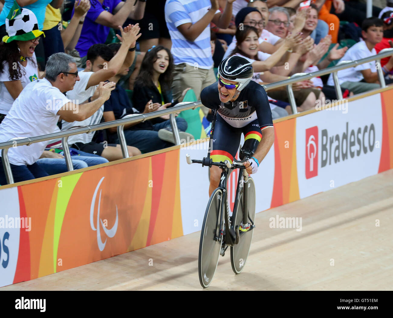 Rio de Janeiro, Brésil. 9 Septembre, 2016. Erich Winkler cycliste d'Allemagne réagit après avoir terminé troisième placé dans le cyclisme sur piste - Men's C1 3000M Poursuite individuelle de la Qualification aux Jeux Paralympiques de Rio 2016, Rio de Janeiro, Brésil, 09 septembre 2016. Photo : Kay Nietfeld/dpa/Alamy Live News Banque D'Images