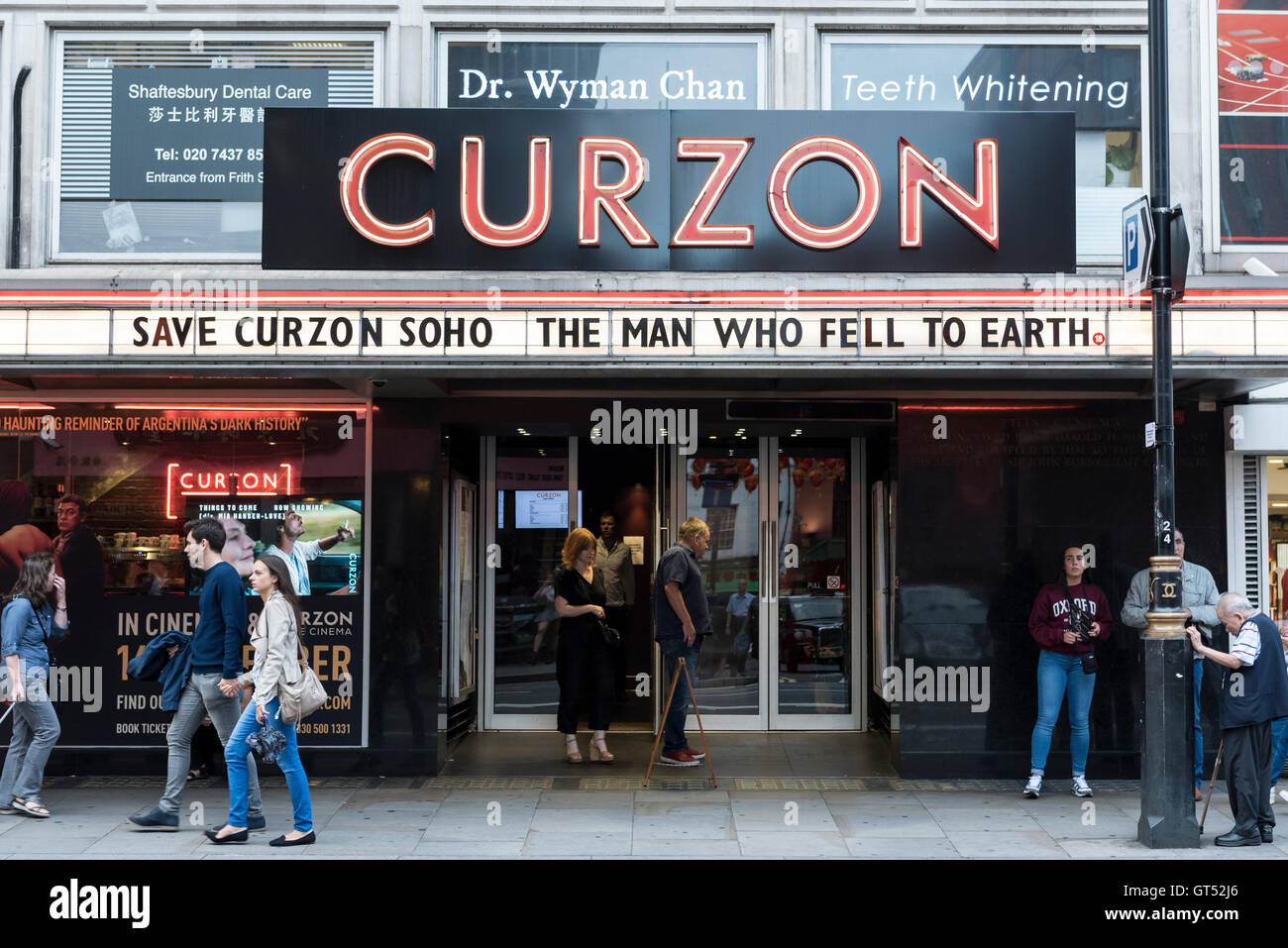 Londres, Royaume-Uni. Sep 9, 2016. Le Curzon Cinema sur Shaftesbury Avenue,  à Soho, montre une projection spéciale de la fin de film de David Bowie, "l'homme  qui est tombé à terre" sur