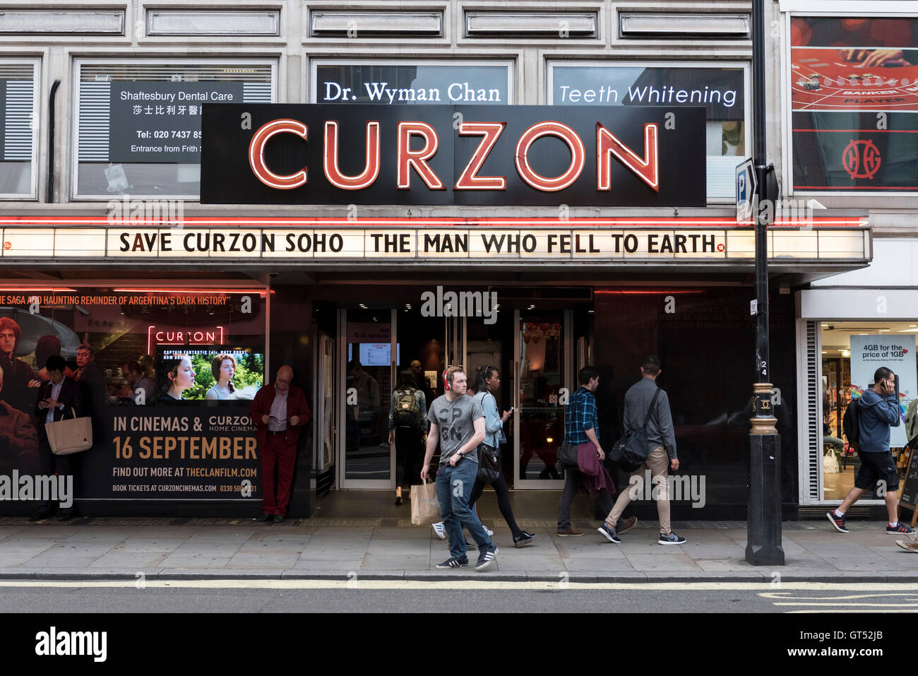 At the curzon soho cinema in london Banque de photographies et d'images à  haute résolution - Alamy