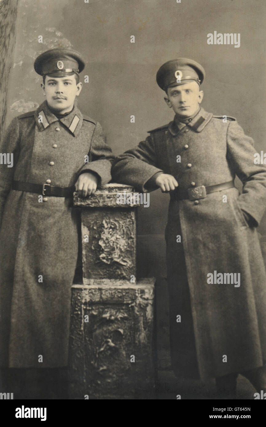 Vintage portrait des deux militaires au début du xxe siècle, la Russie Banque D'Images