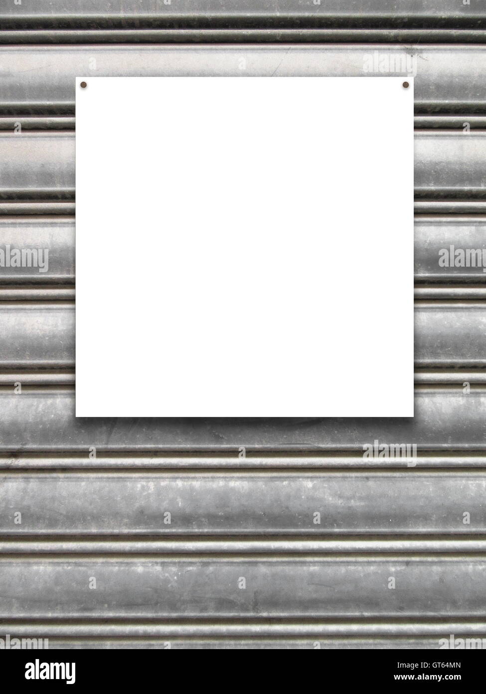 Close-up d'un cadre vierge carré clouée sur métal patiné gris fond d'obturation Banque D'Images