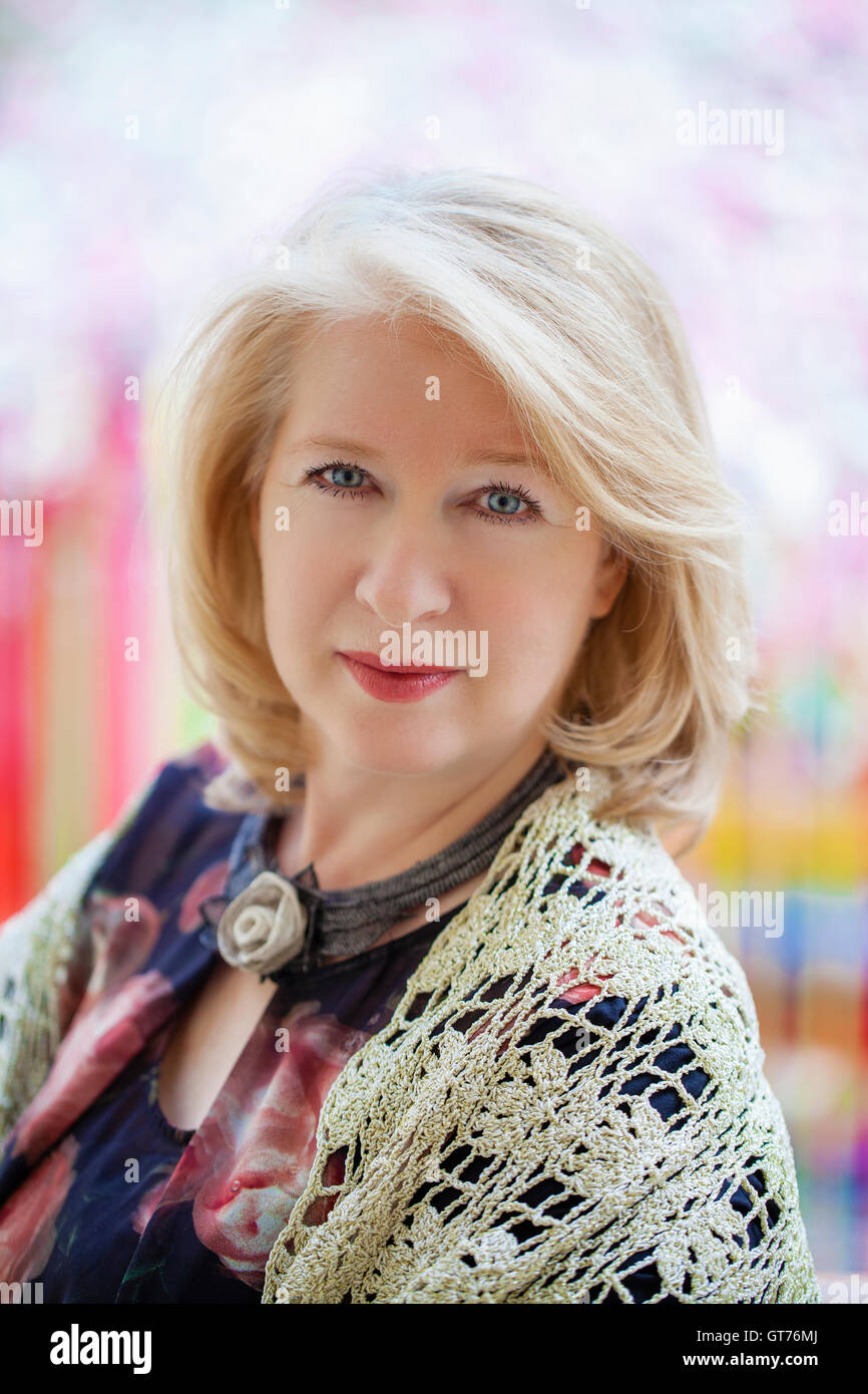 Femme 55 ans blonde Banque de photographies et d’images à haute résolution Alamy