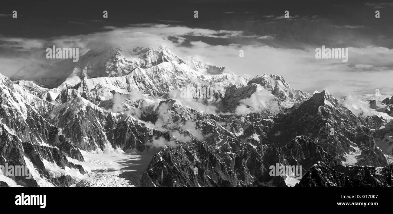 Vue aérienne de Denali (Mt. McKinley), le Glacier Kahiltna et la chaîne de l'Alaska sur un vol touristique de Talkeetna, Alaska. Banque D'Images