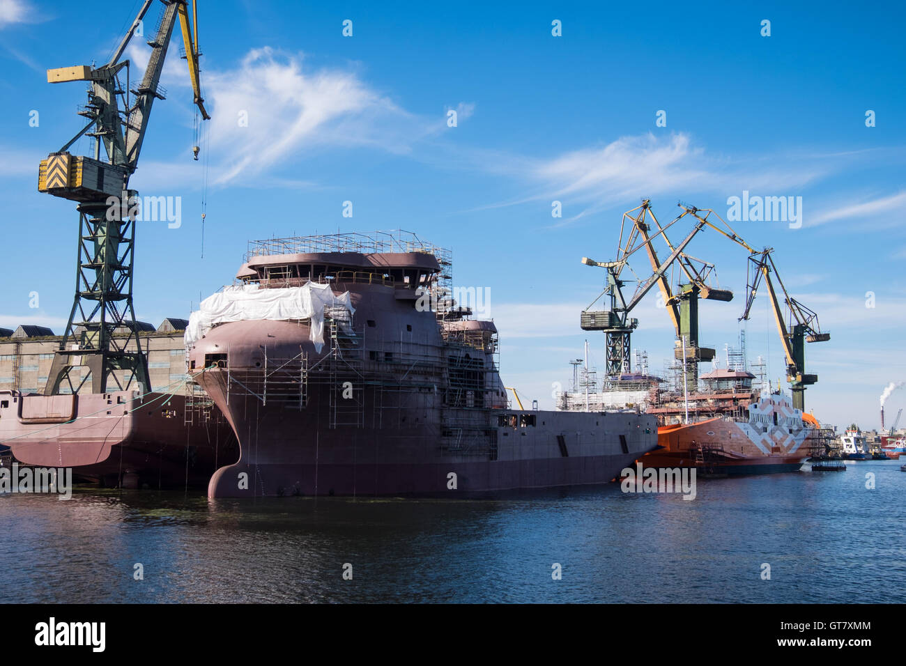 Le tout nouveau navire d'approvisionnement en mer, Siem Rhapsody et Siem Melody (gauche) à Gdansk, Pologne Banque D'Images