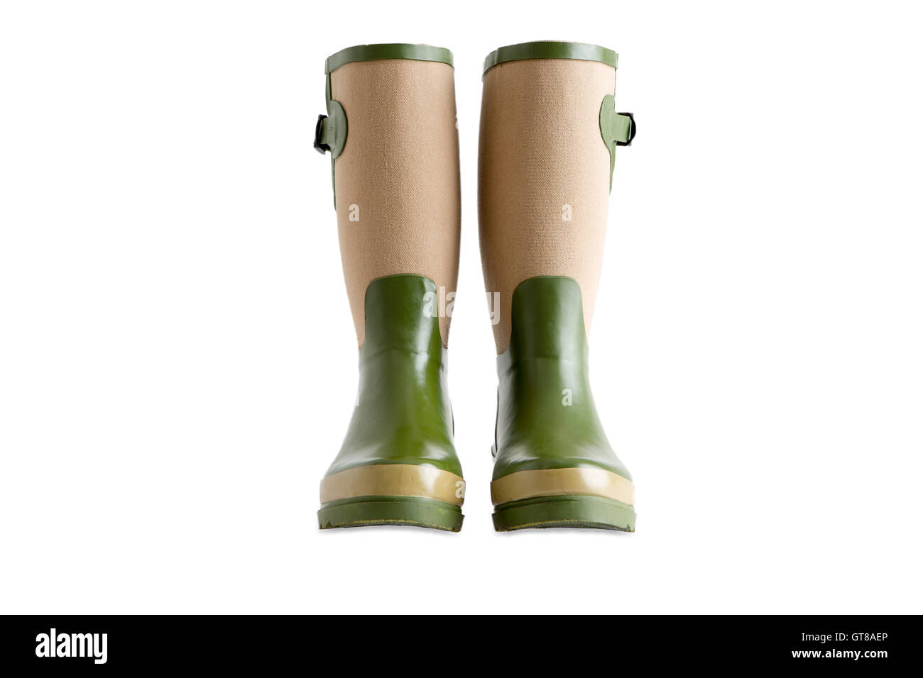 Paire de dames élégantes bottes de jardinage, bottes ou bottes en caoutchouc imperméable beige et vert, isolé sur whit Banque D'Images