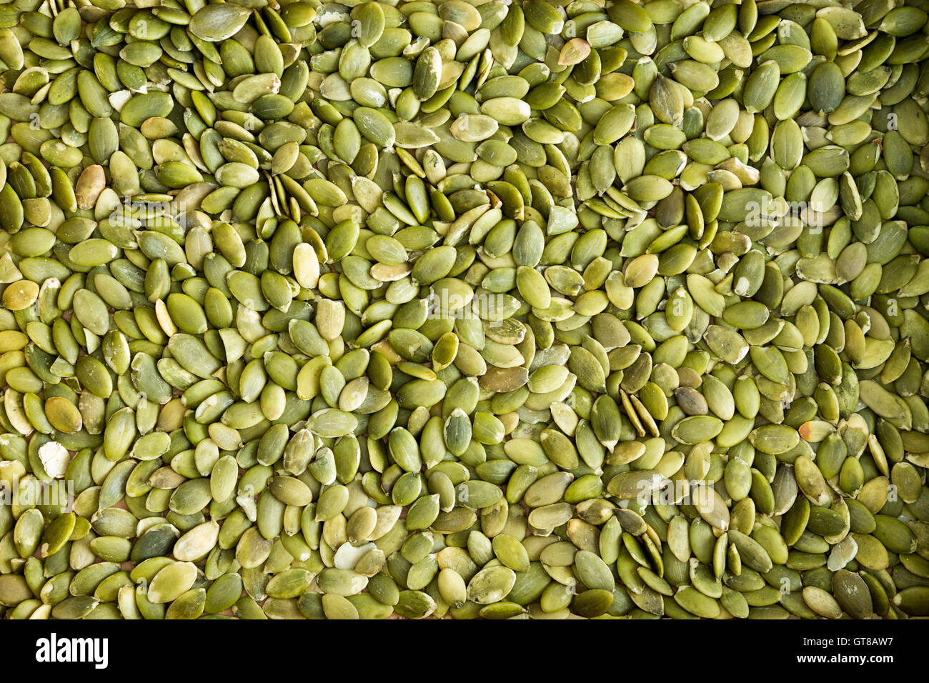 La texture de fond vert frais sain de-riz décortiqué les graines de citrouille un snack populaire et en salade riche en protéine et nutri Banque D'Images