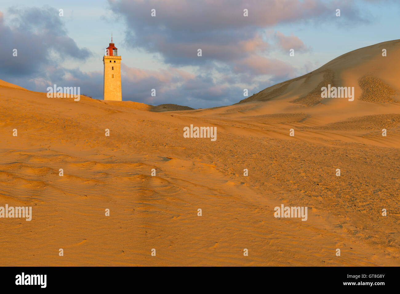 Rubjerg Knude de dunes de sable, avec phare, Lokken, Nord Jutland, Danemark Banque D'Images