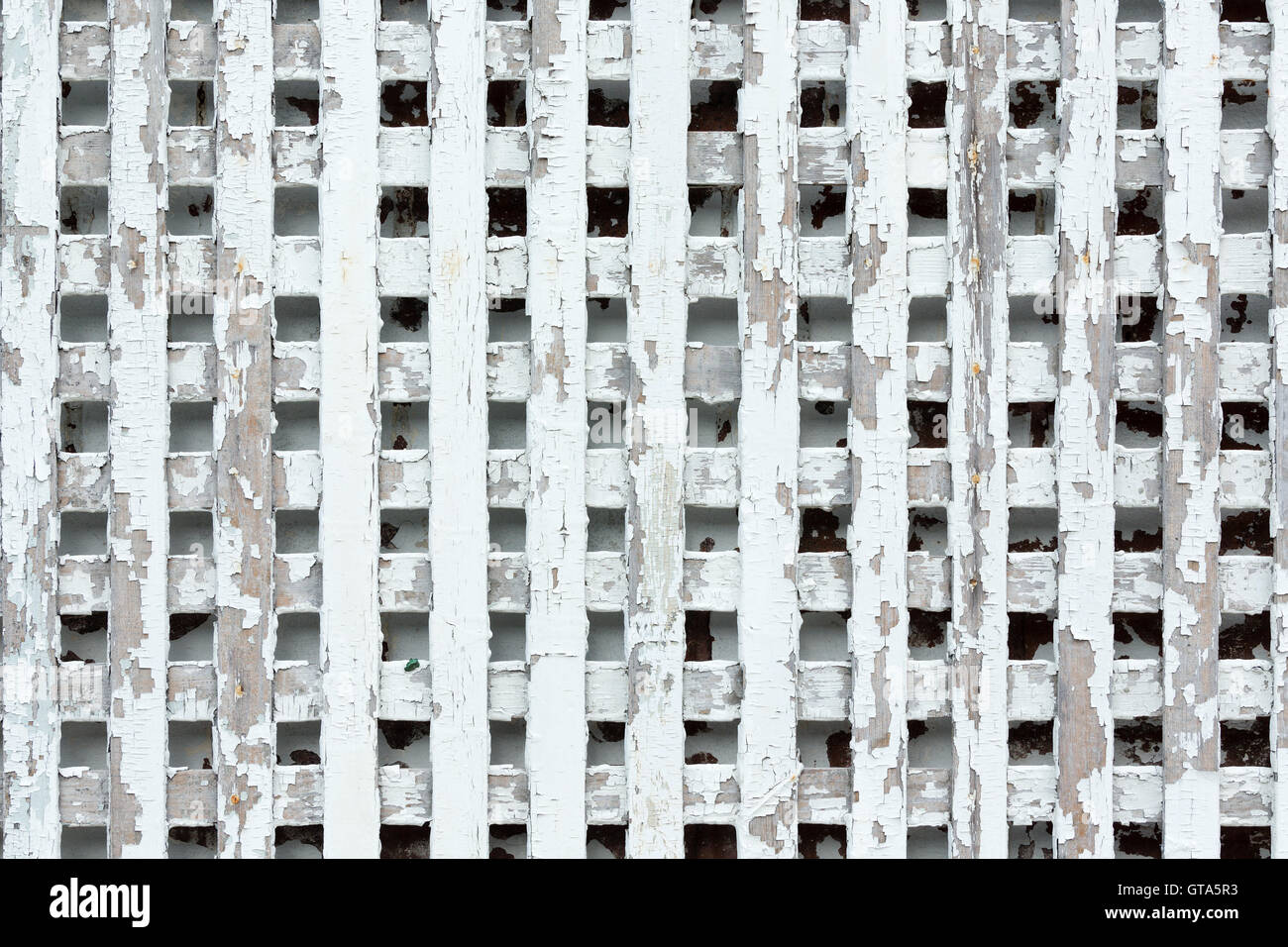 Clôture de treillis de bois usé avec arrière-plan copie espace concept de motif sur la négligence ou quelque chose d'obsolète Banque D'Images