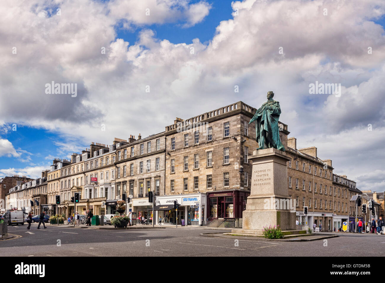 L'angle de la rue George et Hanover Street, avec statue de George IV, Édimbourg, Écosse, Royaume-Uni Banque D'Images