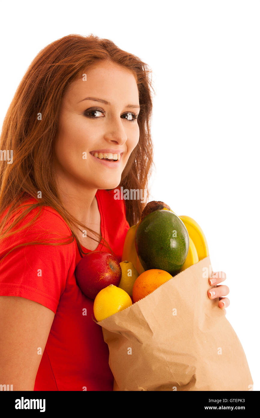 Femme portant un sac rempli de divers fruits isolé sur fond blanc Banque D'Images