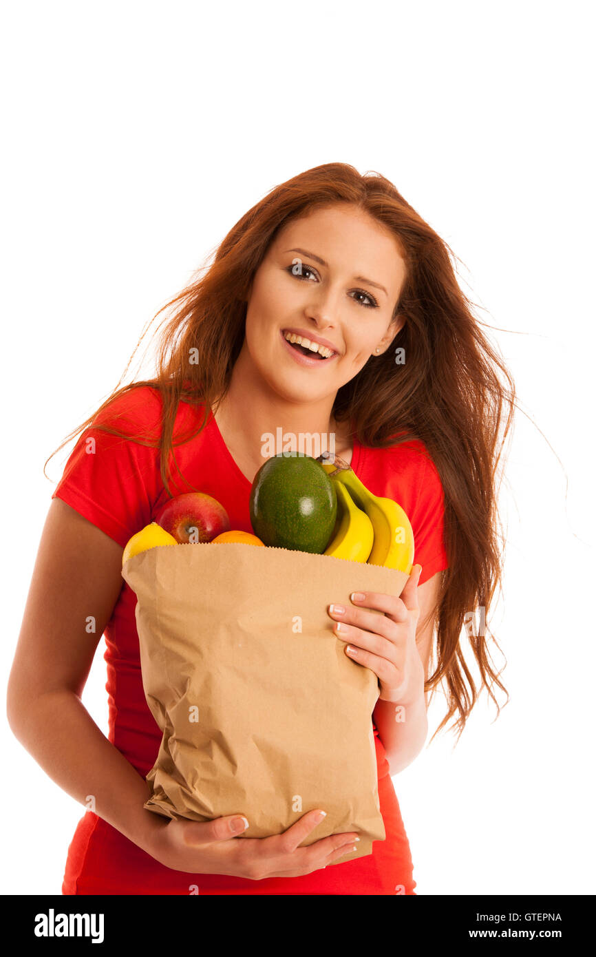 Femme portant un sac rempli de divers fruits isolé sur fond blanc Banque D'Images