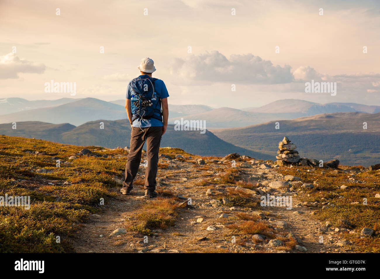 Sac à dos de randonneur avec voyager en Norvège montagnes Dovre Banque D'Images