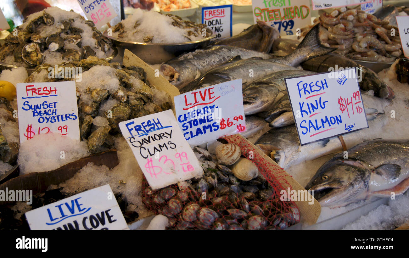 SEATTLE WASHINGTON USA - Octobre 2014 - Des fruits de mer à l'affichage public de Pike Place Market Banque D'Images