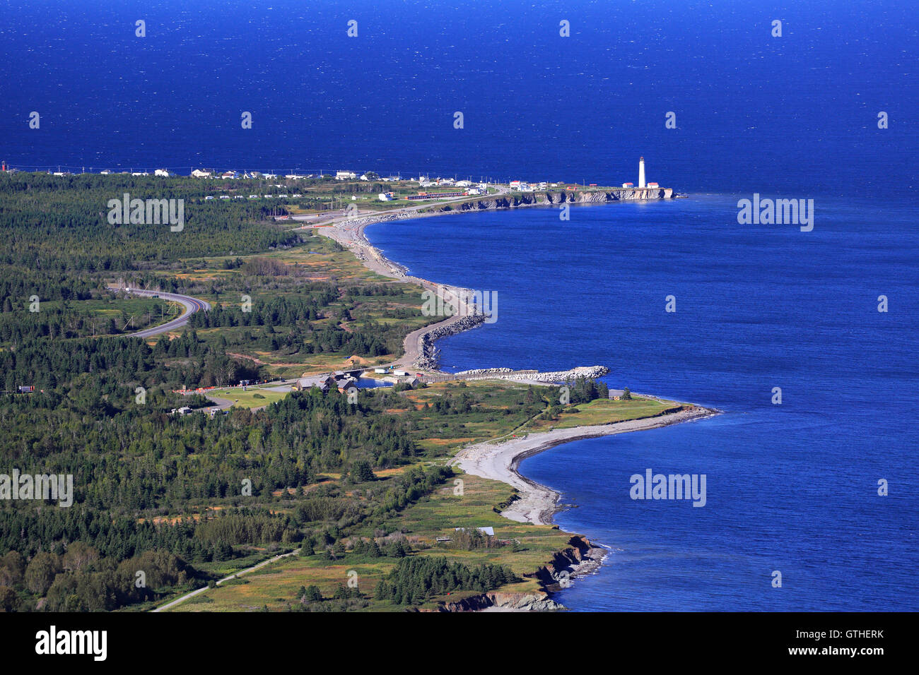Le phare de Cap des Rosiers, vue aérienne, de la Gaspésie, Québec, Canada Banque D'Images