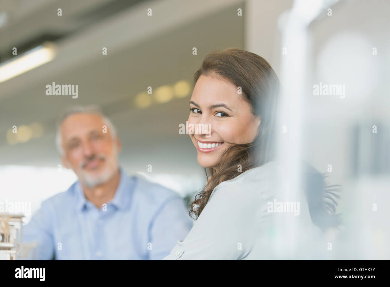 Portrait of smiling businesswoman in meeting Banque D'Images
