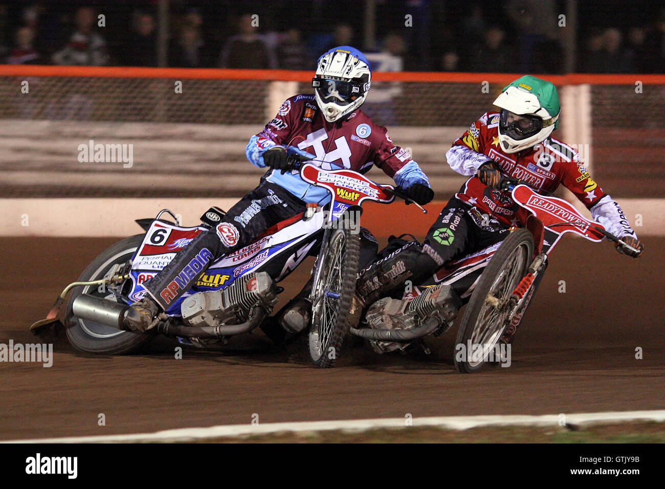 12 La chaleur : Phil Morris (bleu) plante avec Mads Korneliussen (vert) - Lakeside Hammers vs Panthers Peterborough - Sky Sports Ligue élite Speedway à Arena Essex Raceway, Thurrock - 03/04/09 Banque D'Images