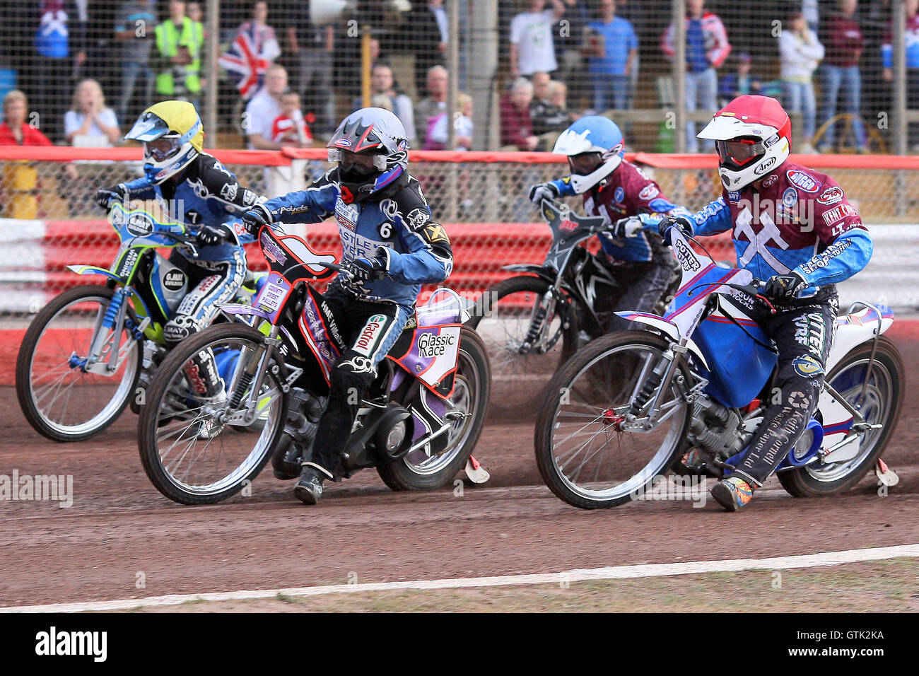 Chauffer 2 : Paul pressé (rouge), Stuart Robson (bleu), Leon Madsen (blanc) et Jason Doyle - Lakeside Hammers vs Pirates Poole - Sky Sports Ligue élite Speedway à Arena Essex Raceway, Purfleet, Essex - 02/08/10 Banque D'Images