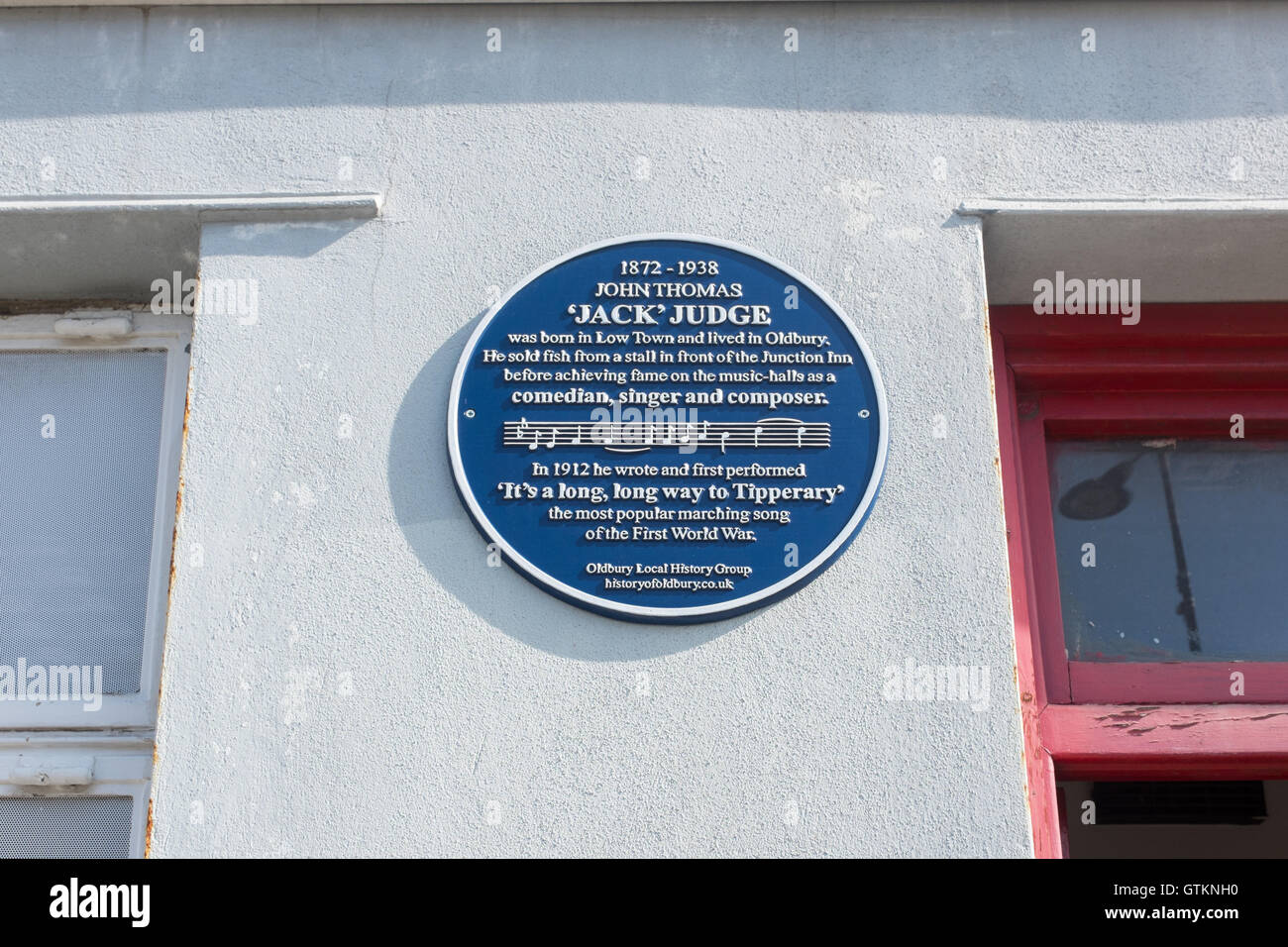 Blue plaque marquant le lieu de naissance de John Thomas 'Jack' juge qui a écrit la chanson "Ses un long way to Tipperary, en Oldbury, West Banque D'Images