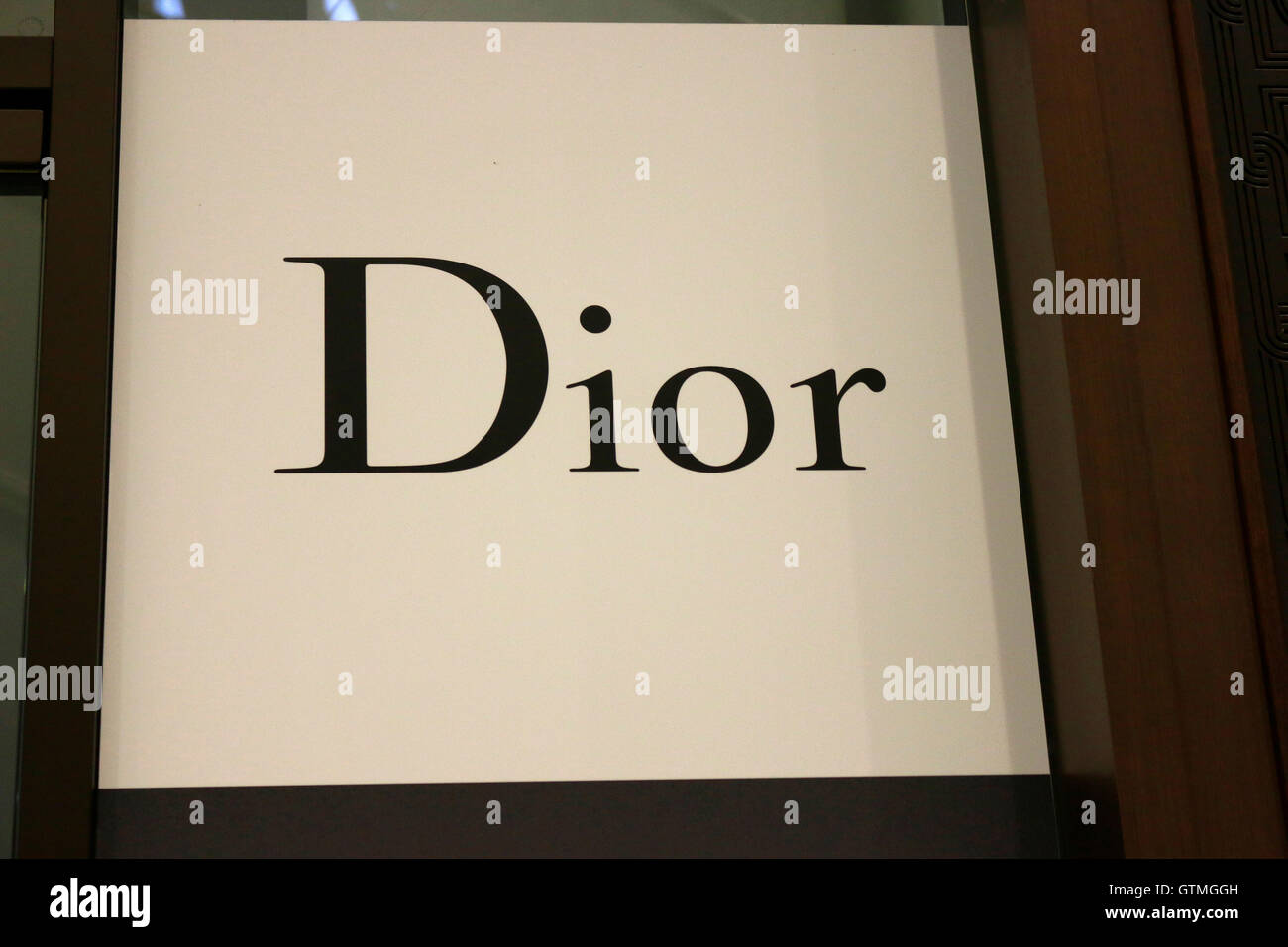 Logo der Marke 'Dior', Berlin. Banque D'Images