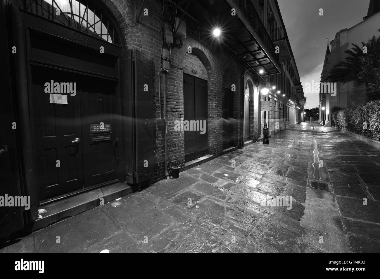 L'architecture française à La Nouvelle-Orléans la nuit. Banque D'Images