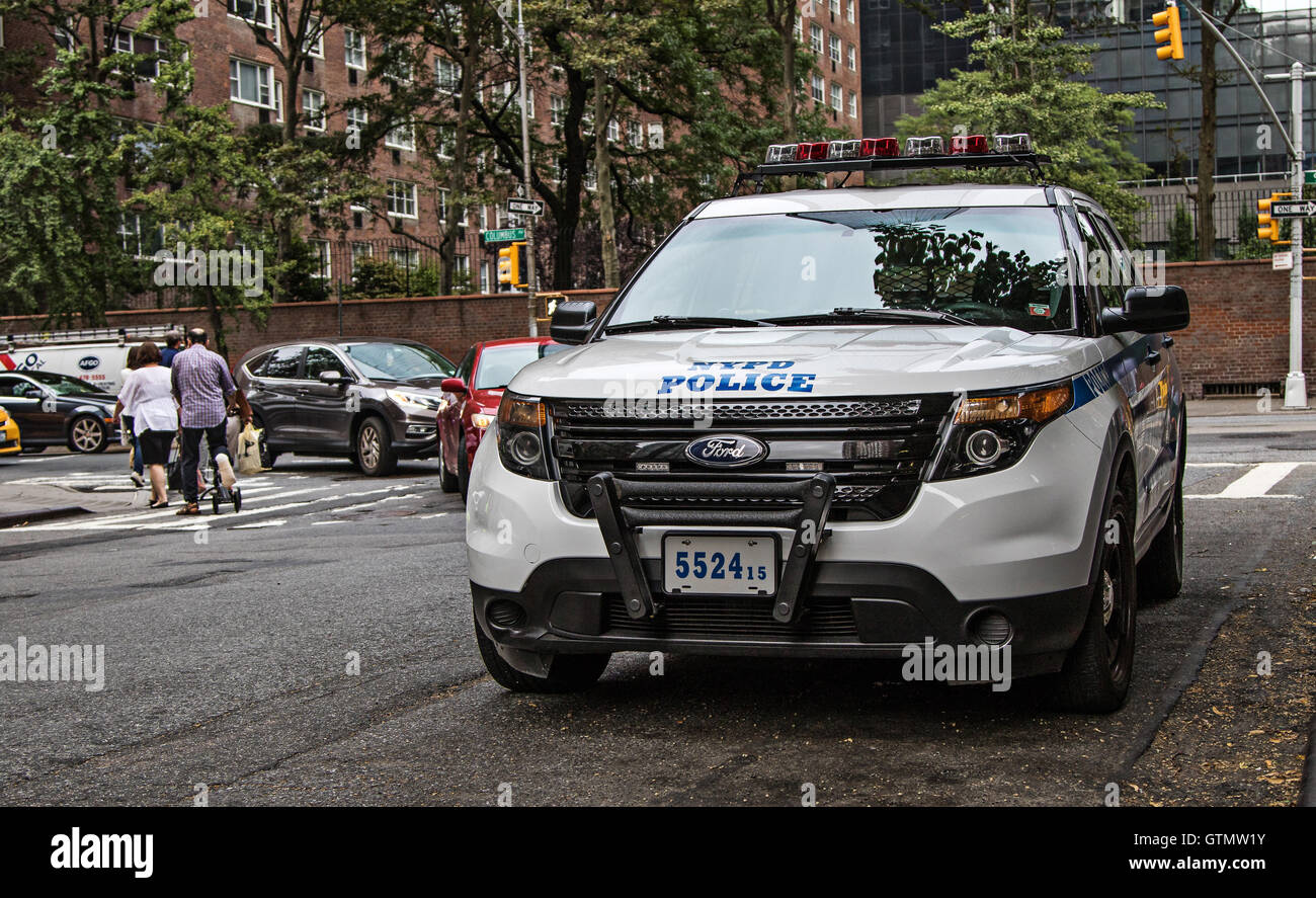 Une voiture de police dans les rues de New York. Banque D'Images