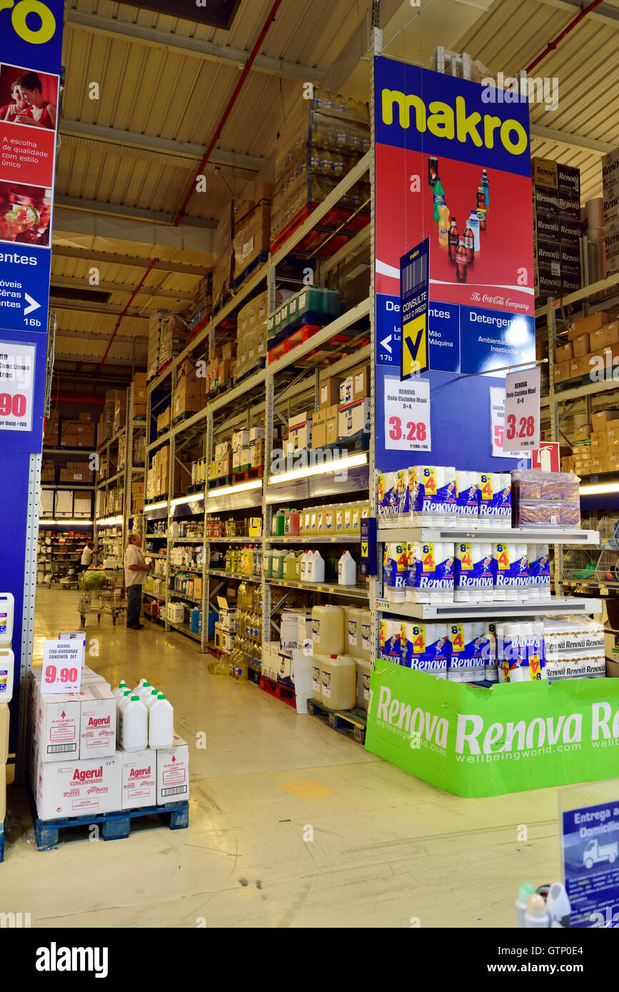 À l'intérieur de Makro Cash and carry et gros magasin indépendant, Algarve, sud du Portugal Banque D'Images