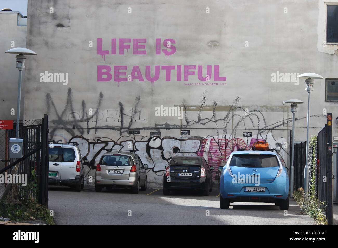 La vie est belle le graffiti à Oslo Banque D'Images