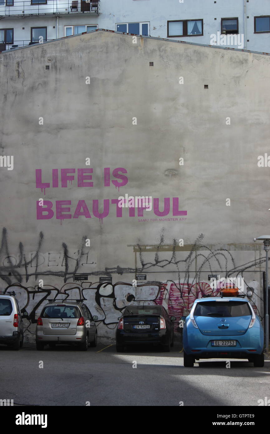La vie est belle le graffiti à Oslo Banque D'Images