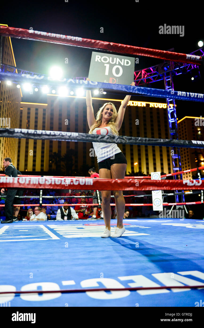 Boxing ring girl round Banque de photographies et d'images à haute  résolution - Alamy