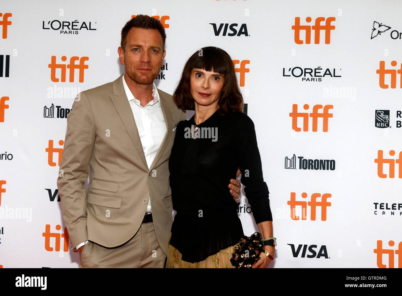 Toronto, Canada. 09Th Sep 2016. Acteur Ewan McGregor et sa femme Eve Mavrakis arrivent à la première de Pastorale américaine au cours de la 41e Festival International du Film de Toronto, TIFF, à Princess of Whales Theatre de Toronto, Canada, le 09 septembre 2016. Photo : Hubert Boesl - AUCUN FIL - SERVICE/dpa/Alamy Live News Banque D'Images