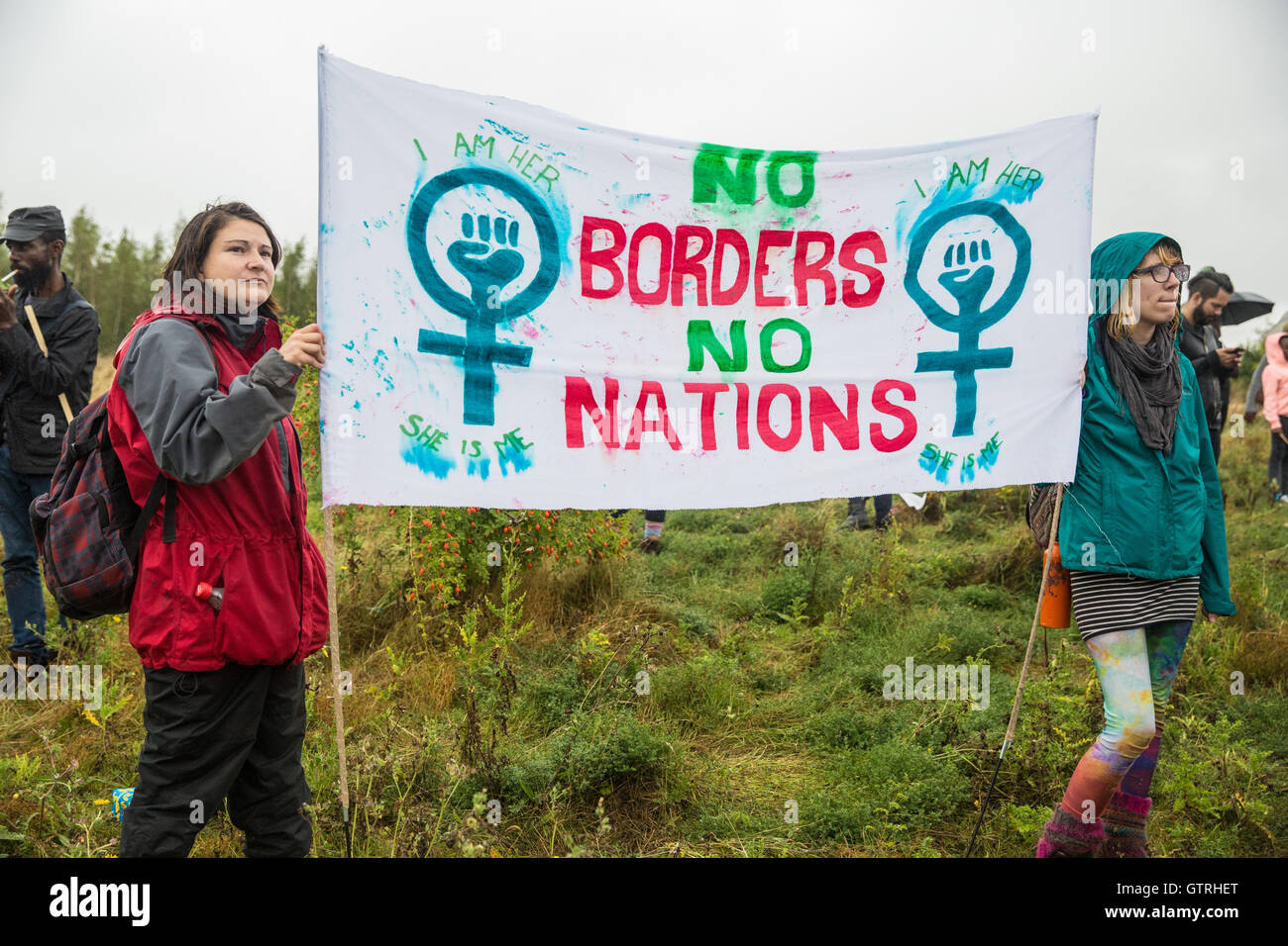 Milton Ernest, au Royaume-Uni. 10 Sep, 2016. Des militants du mouvement pour la justice et d'autres groupes opposés à la détention de l'immigration manifestation devant l'immigration de Yarl's Wood amovible au centre d'appel à sa fermeture. Credit : Mark Kerrison/Alamy Live News Banque D'Images