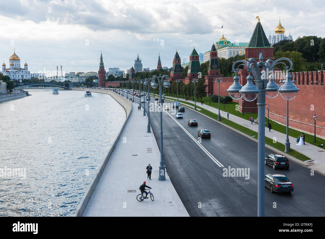 Moscou, Russie. Samedi, 10 Septembre, 2016. Festival annuel de deux jours la ville jour est en cours à Moscou, Russie. Les gens peuvent prendre un tour en bas de la rivière de Moscou, à bord du bateau de plaisance ou à pied le long du Kremlin rénové ou Sophia remblais. Crédit : Alex's Pictures/Alamy Live News Banque D'Images