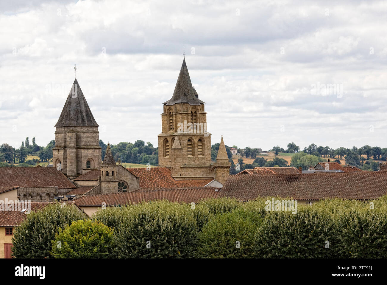 Tours de l'église collégiale de Saint-Junien, Saint Junien, France. Banque D'Images