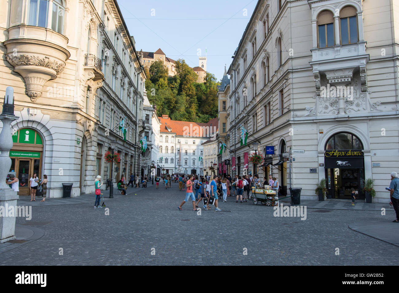 Les gens qui marchent dans le centre de Ljubljana Banque D'Images