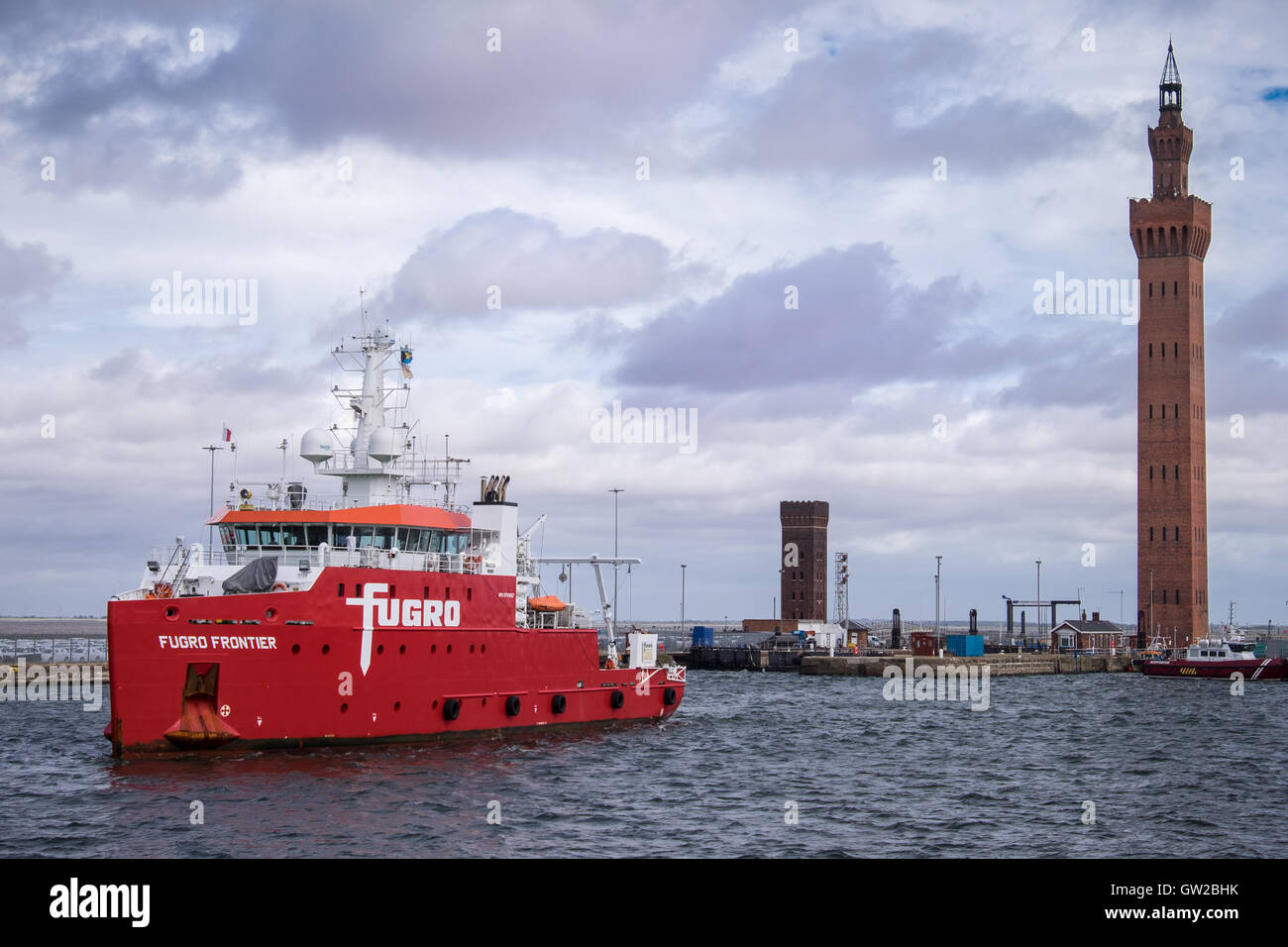 Navire Fugro Frontier à Grimsby dock royal pendant le projet d'un sondage d'UXO Hornsea Banque D'Images