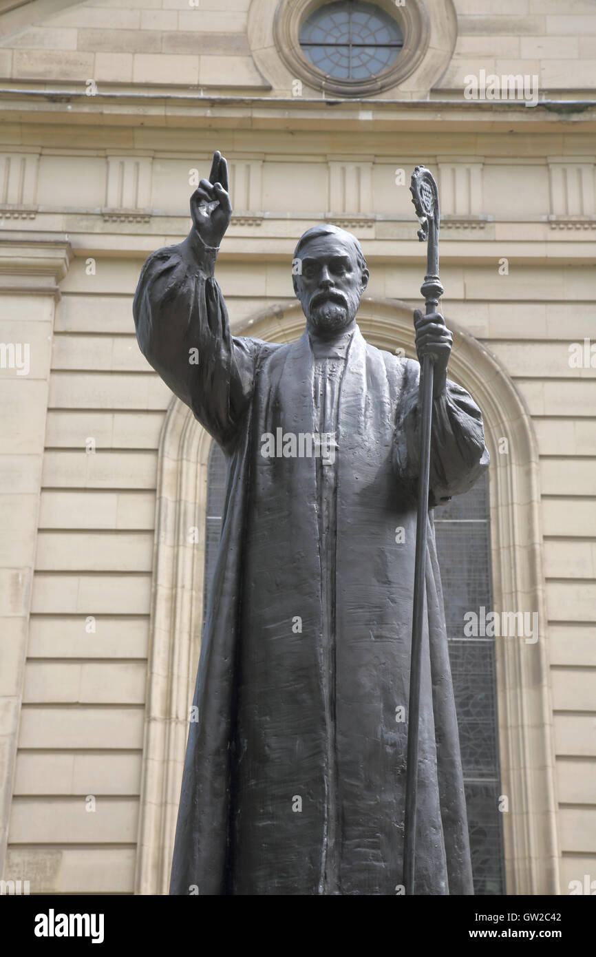 Statue de Charles Gore à l'extérieur de la cathédrale St Philip Birmingham Banque D'Images