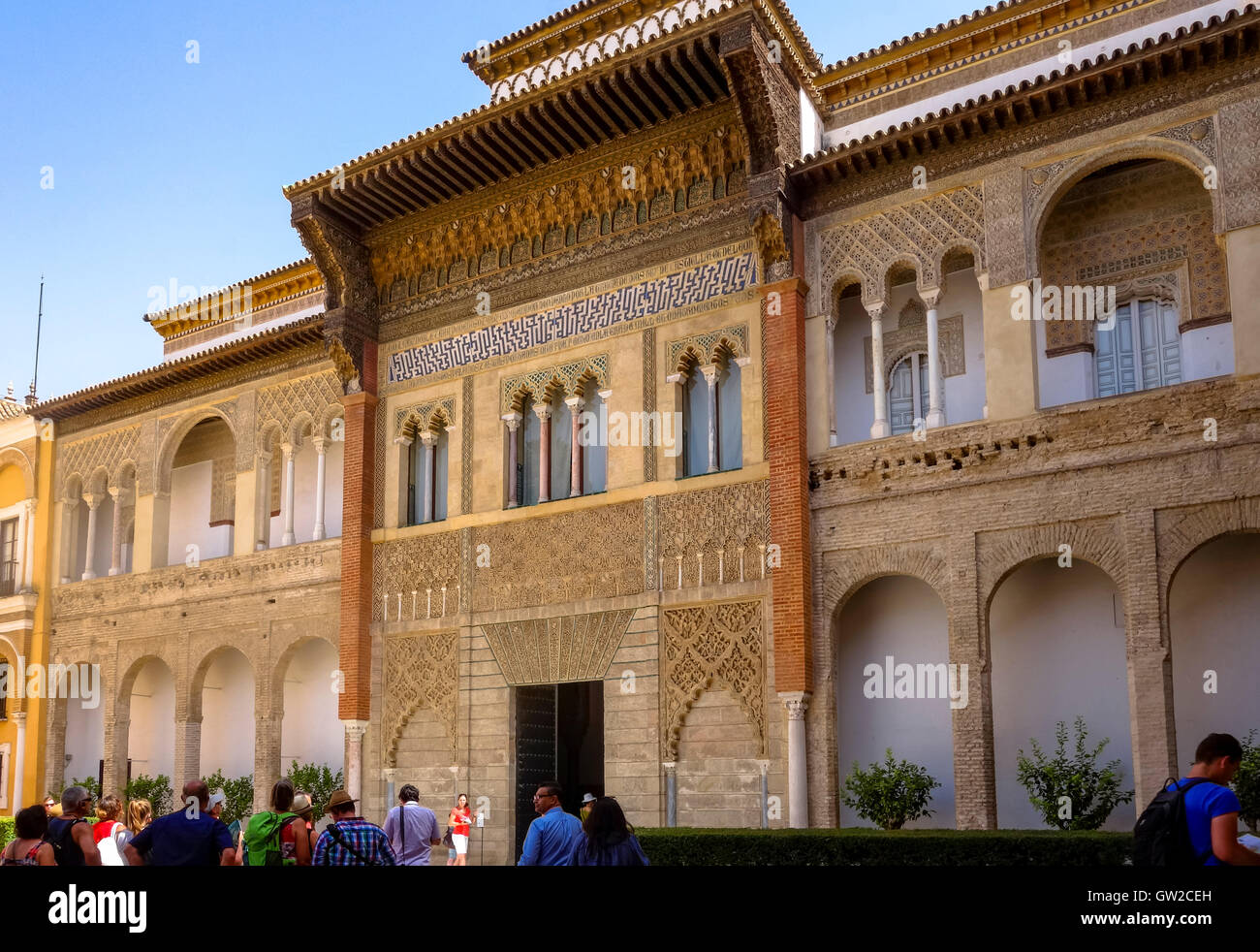 Façade avec gypseries mauresque du patio de la monteria, Palais Royal, l'Alcazar de Séville, Andalousie, Espagne Banque D'Images