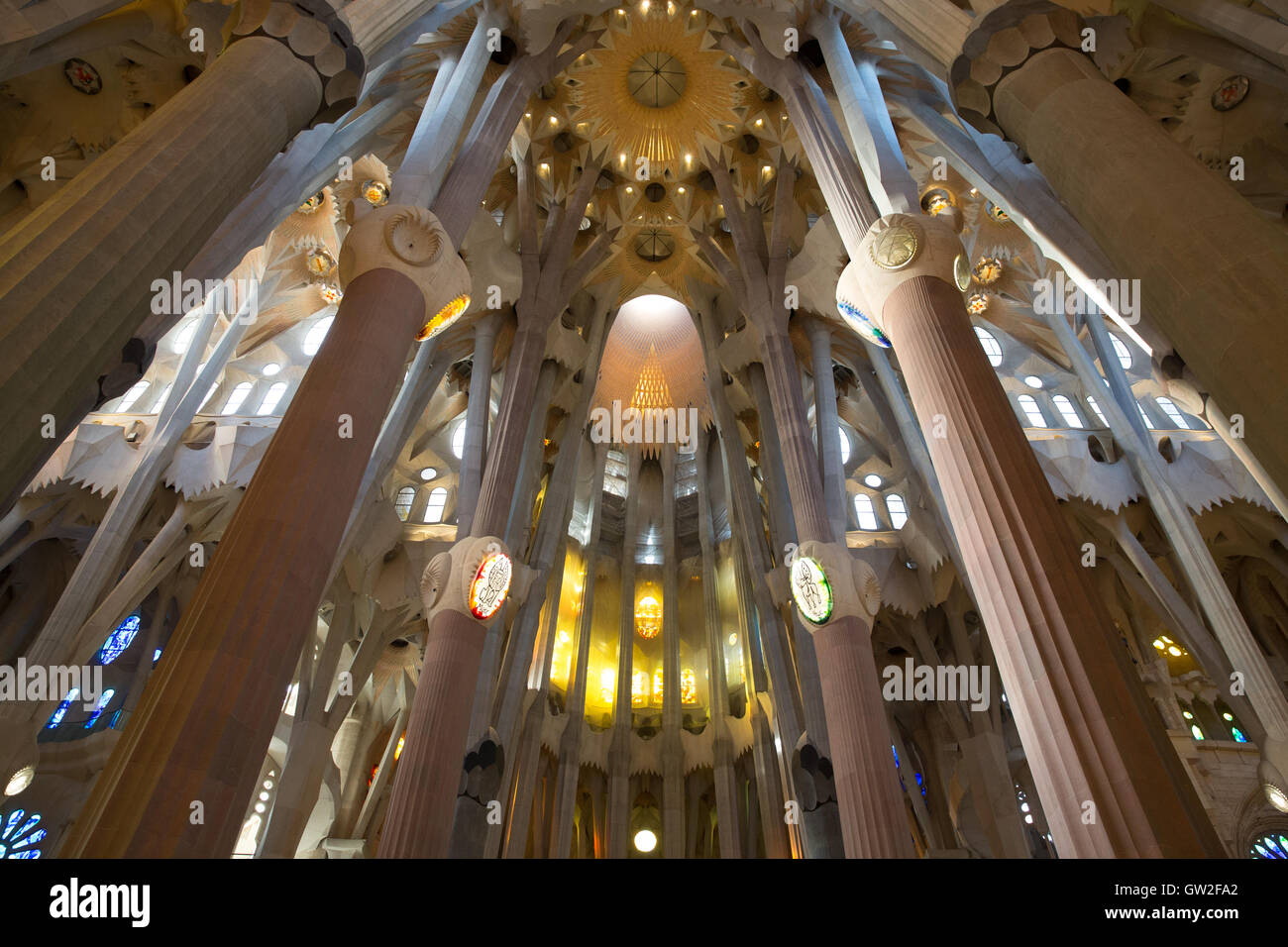Intérieur de la Sagrada Familia, Barcelone, Espagne. Banque D'Images