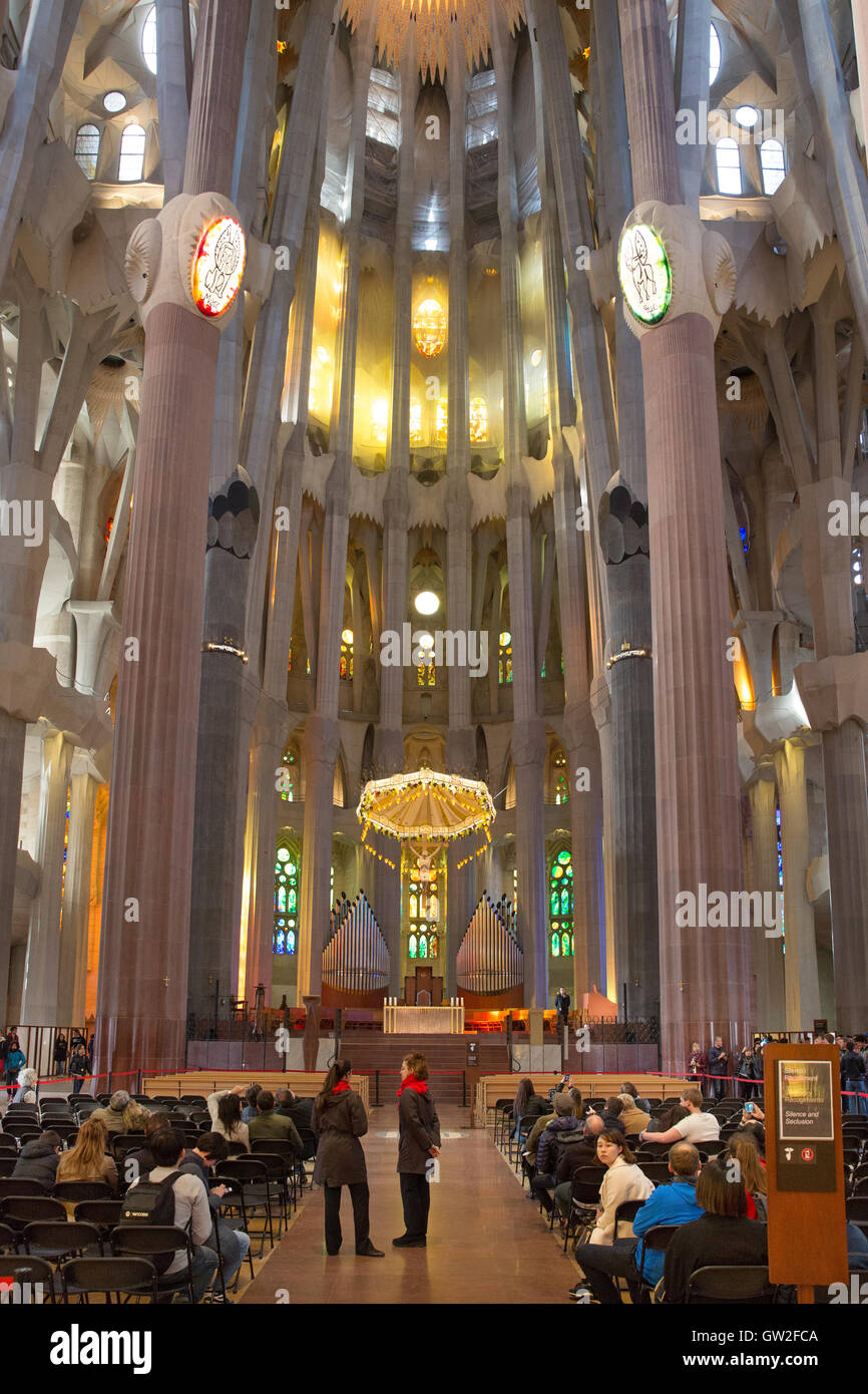 Intérieur de la Sagrada Familia, Barcelone, Espagne. Banque D'Images