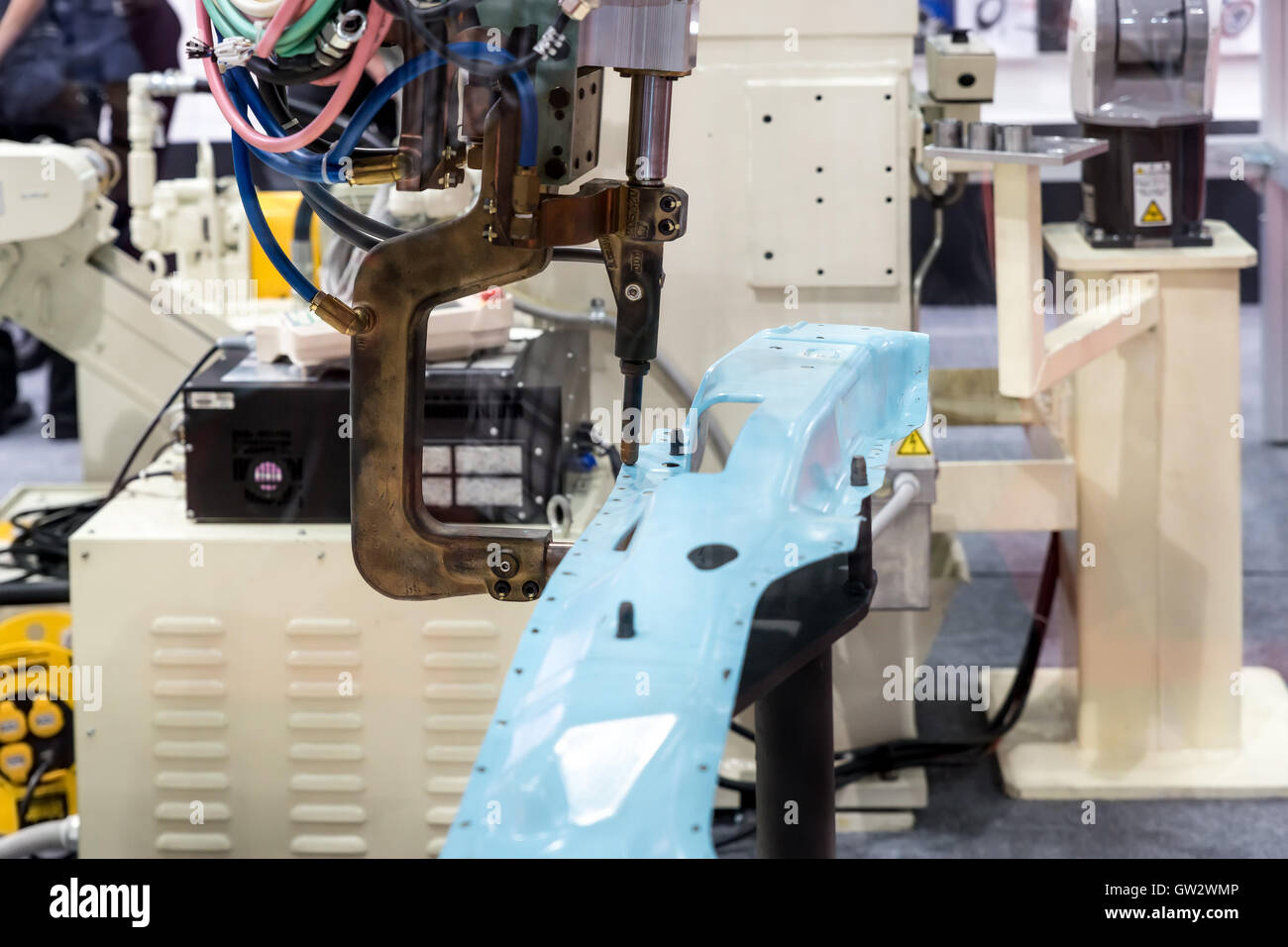 Machine à souder par points pour l'industrie automobile en usine. Smart factory. Banque D'Images