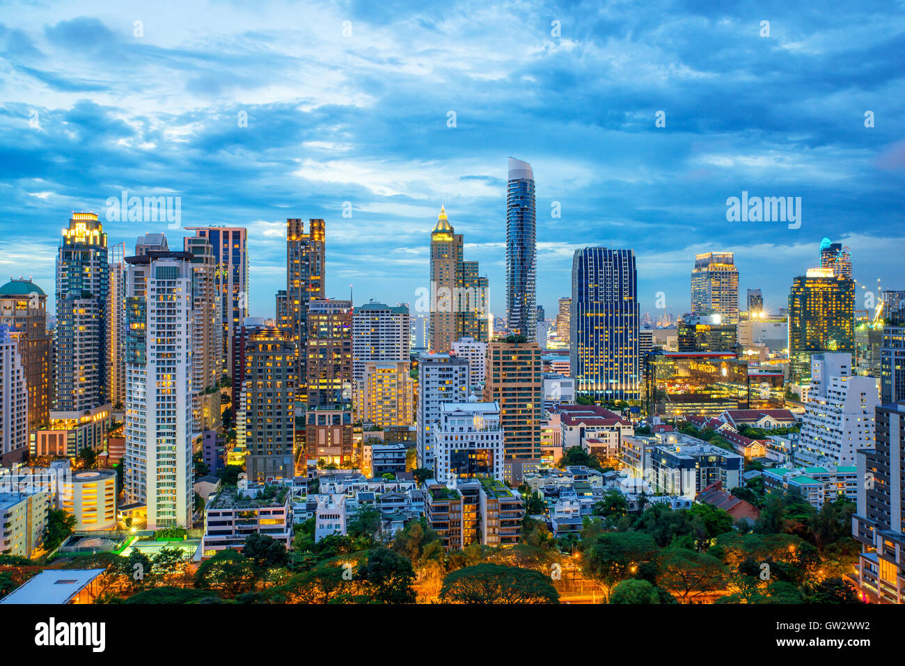 Gratte-ciel de la ville de Bangkok et Bangkok skyline at night in Bangkok, Thaïlande Banque D'Images